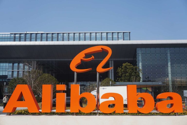 Alibaba y SAP invierten en la nube y la inteligencia artificial para revolucionar el comercio B2B en mercados en desarrollo.