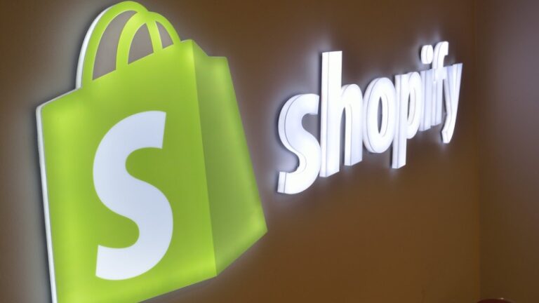 Shopify impone restricciones a la automatización con IA: prohibe agentes de compra autónomos en sus plataformas de venta.