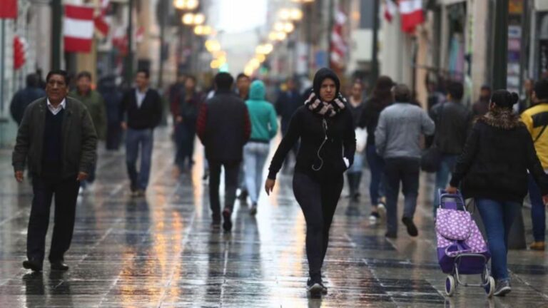 Peruanos actualizan su estilo de invierno en la segunda edición del Cyber Wow 2025.
