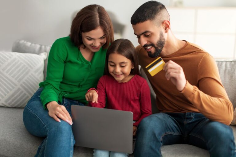 Día del Niño: las familias eligen dar juguetes, consolas y videojuegos como regalos a los niños del hogar.