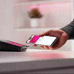 El auge del ‘celular como datáfono’ en Ecuador: El e-commerce transfronterizo domina el canal digital