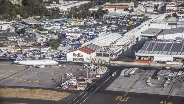 «El comercio electrónico impulsa un 30% el flujo de carga en los almacenes fiscalizados del AIFA y AICM» • Negocios • Forbes México