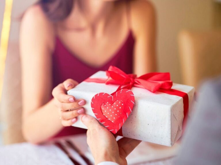 El auge del eCommerce: ¿Por qué los consumidores eligen comprar regalos en línea este 14 de febrero?